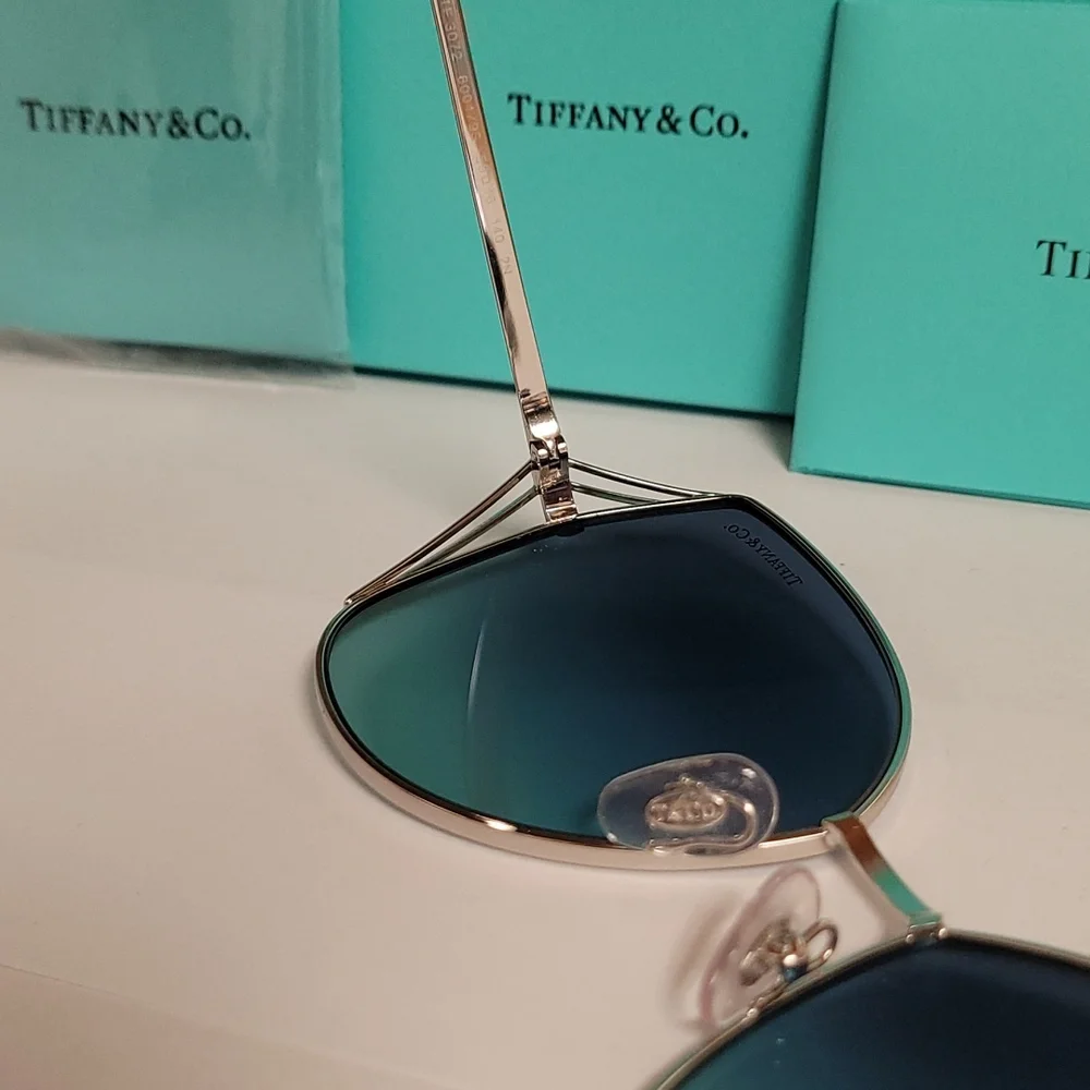 New 💯 Authentic Tiffany&co sunglasses 🕶  ❤️ 😍 💖 - Picture 5 of 8